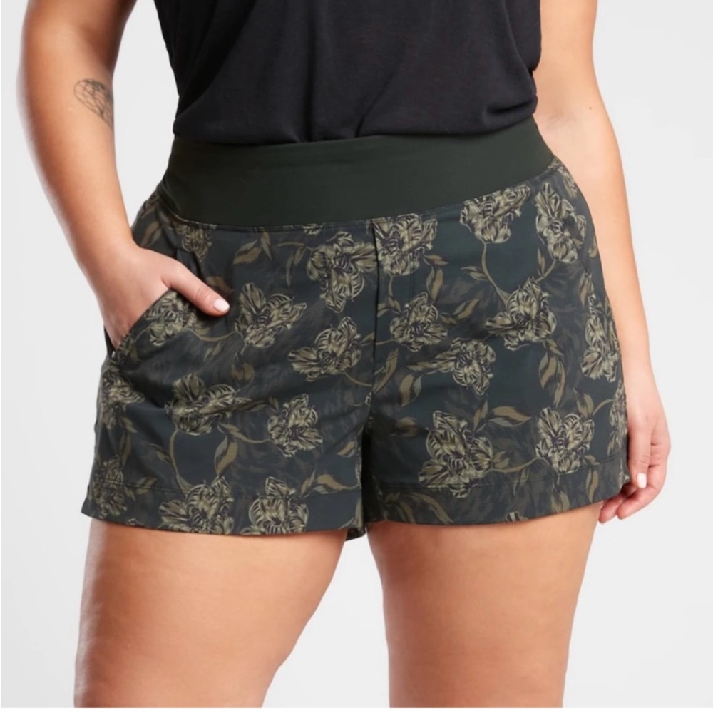 Athleta Trekkie North Active Shorts Womens Plus Size 18 Green Camo Floral